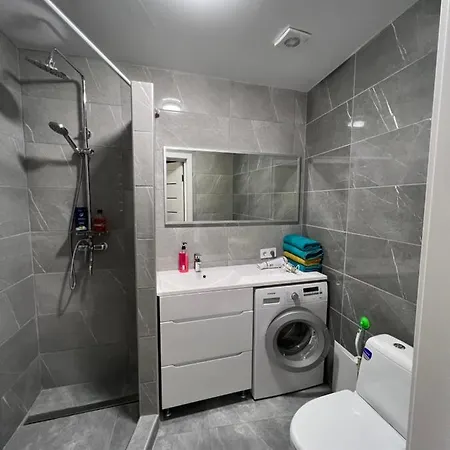 アパート Kulisha 2bedroom Near Opera House With Balcony リヴィウ